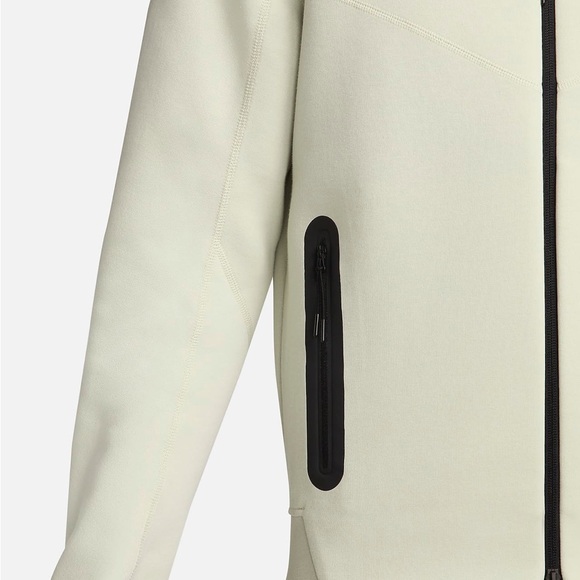 Nike Sportswear Tech Fleece Windrunner
Men's Full-Zip Hoodie - Picture 7 of 8